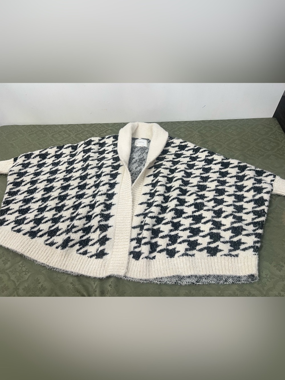 Anthropologie Cream and Black Floral Knit Open-Front Cardigan one size - Picture 6 of 9